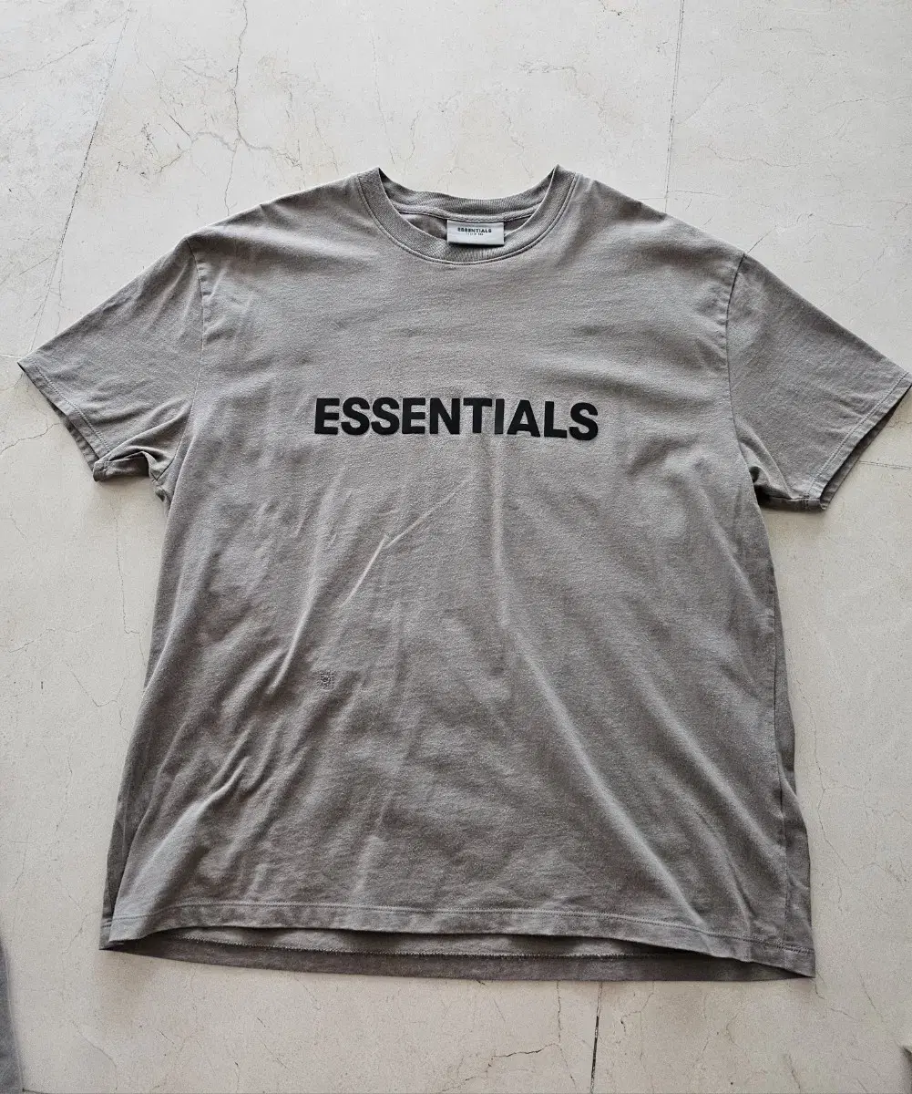 Essential Short Sleeve T-ShirtCementSize Small