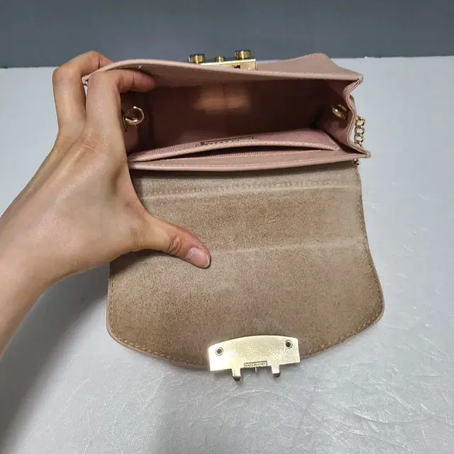 FURLA 가죽 체인 미니백 ㅡ0612