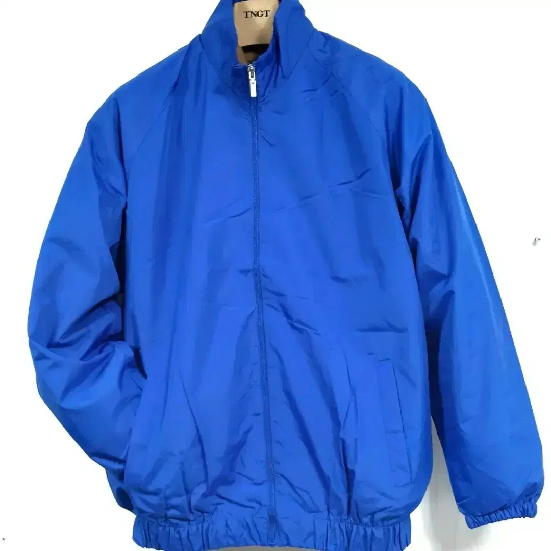 Dumping and selling windbreakers in 500 pieces