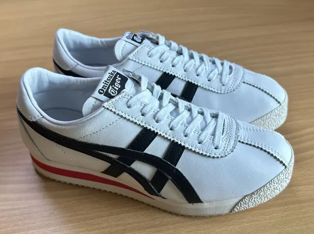 ONITSUKA TIGER CORSAIR