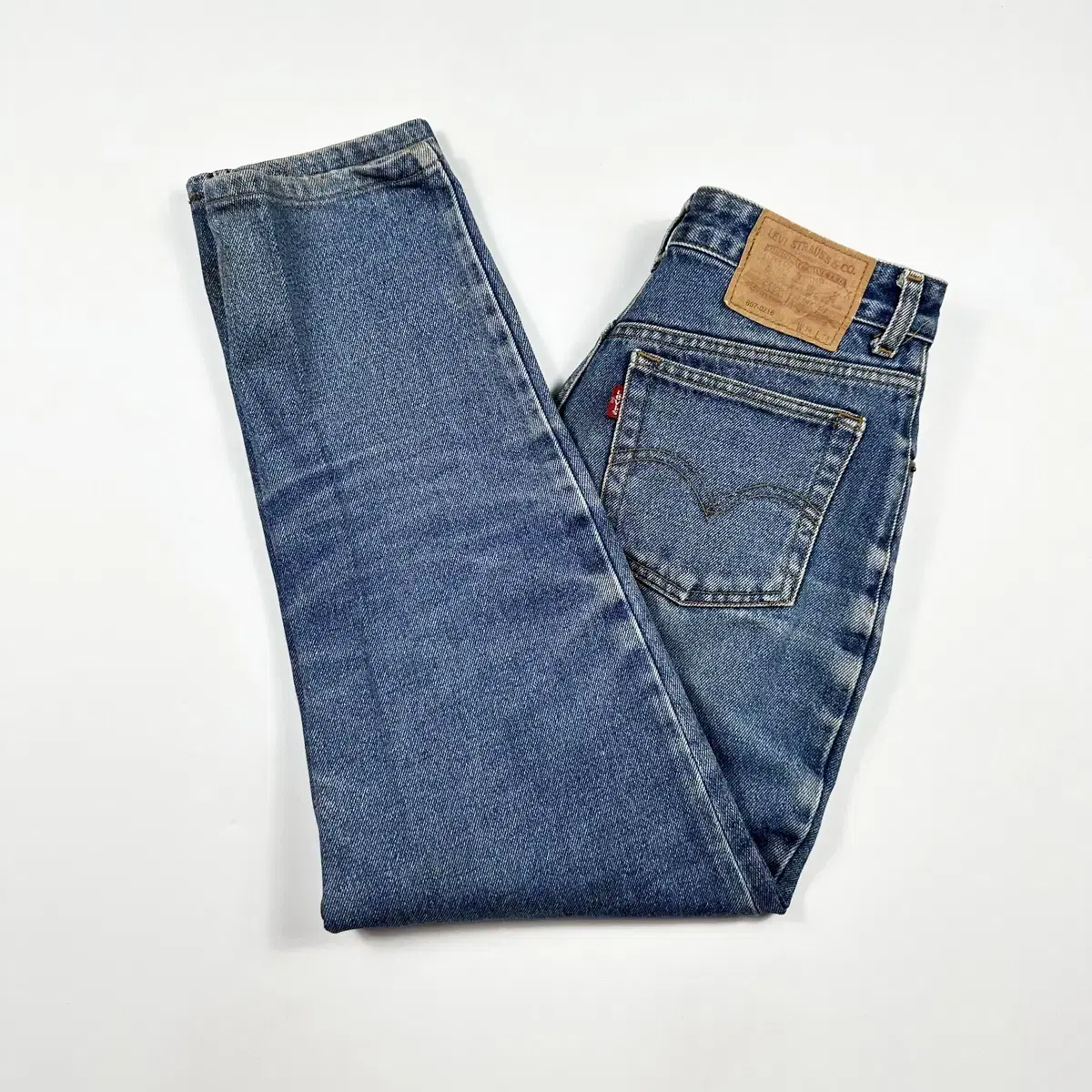 (28) 90s Levi's 607 OG Medium Blue Tapered Denim Pants