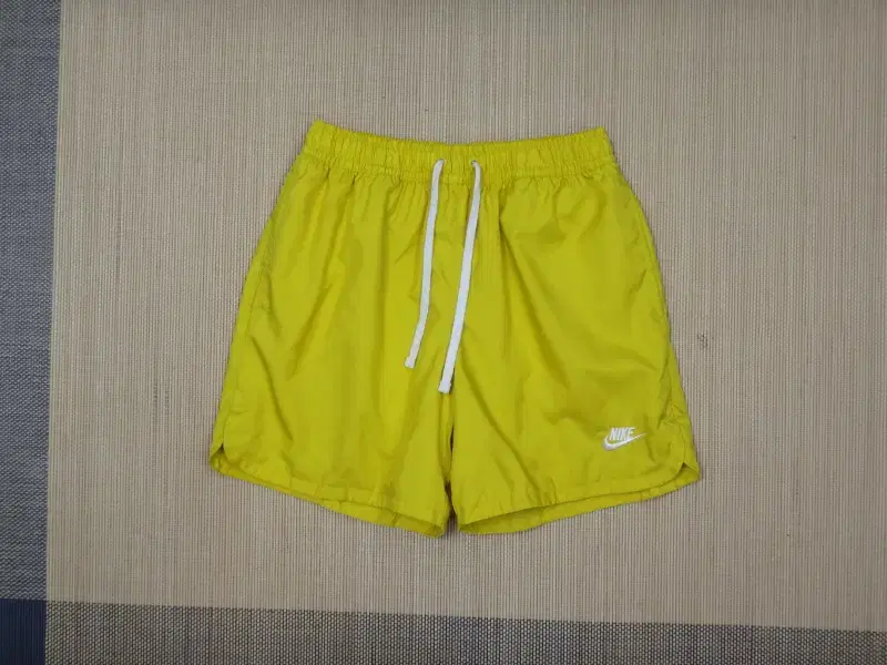 (33-34 inches) Nike Club Woven Line Dry Shorts