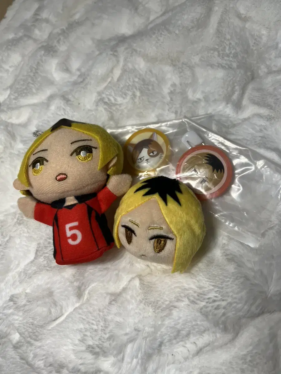 Hikosme Kenmanui doll Badges in bulk