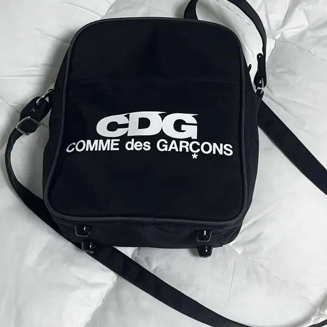 CDG 꼼데가르송 크로스백 작은 사이즈