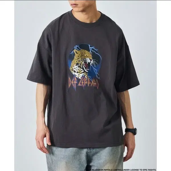 Freakstore x Def Leppard 24SS Zuu Overfit Printed Short Sleeve T-Shirt CharcoalL