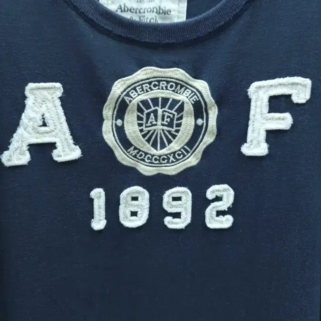 ABERCROMBIE 아베크롬비 MUSCLE 로고자수패치 티셔츠 C098