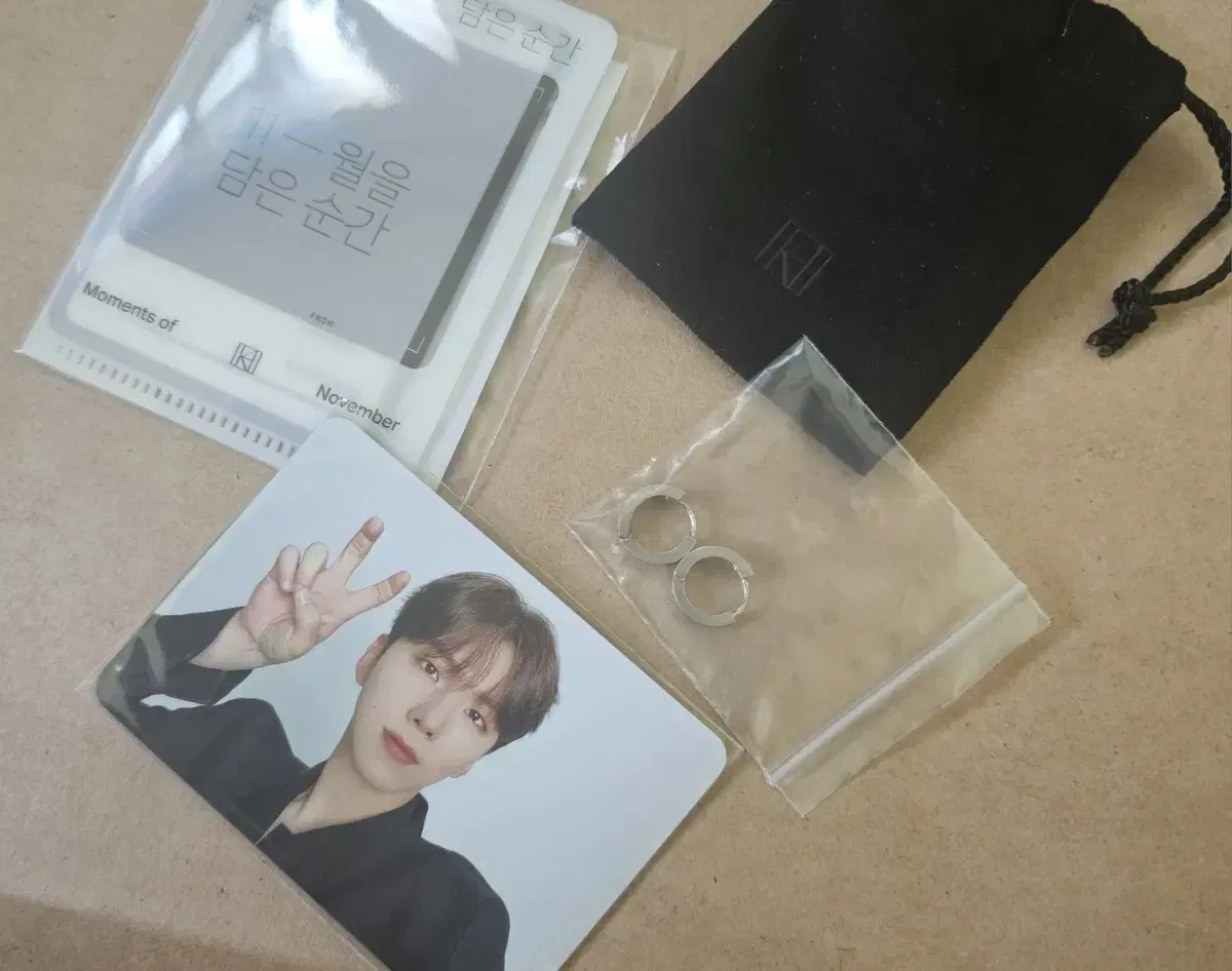 Shipping cost md November moment earrings,holder photocard holder