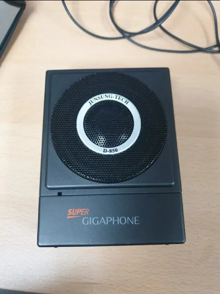 Gigaphone microphone