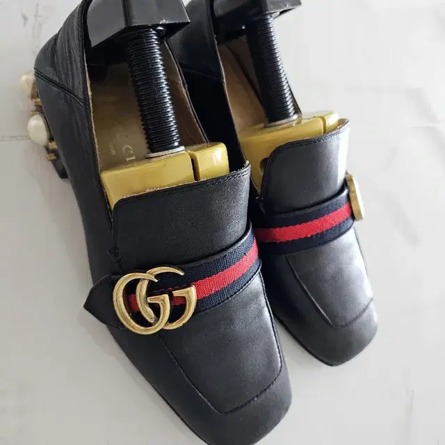 구찌 gucci 마몬트 진주 스터드 GG 로퍼