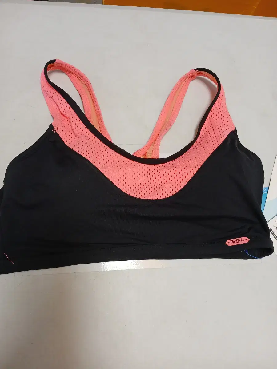 Lenoma swimsuit top