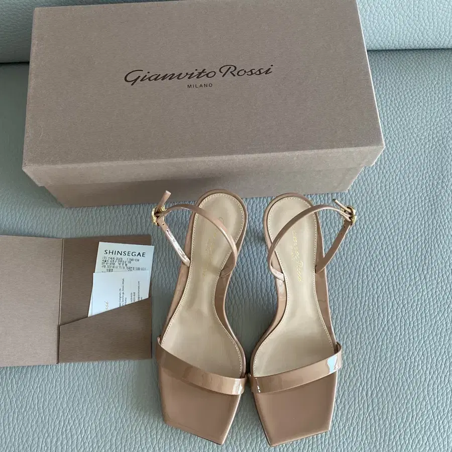 지안비토로시 Gianvito Rossi 스틸레토 가죽 샌들 235/240