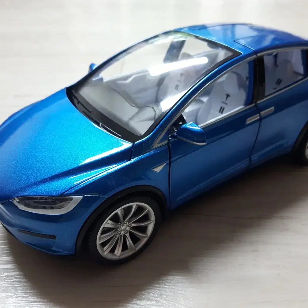 1:24사이즈 테슬라 모델X TESLA MODEL X 블루 미사용 새상품