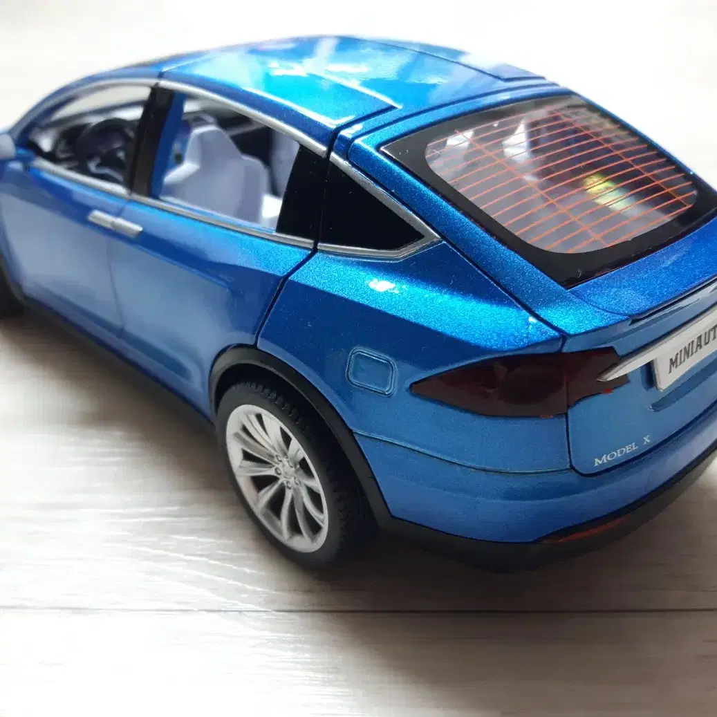 1:24사이즈 테슬라 모델X TESLA MODEL X 블루 미사용 새상품