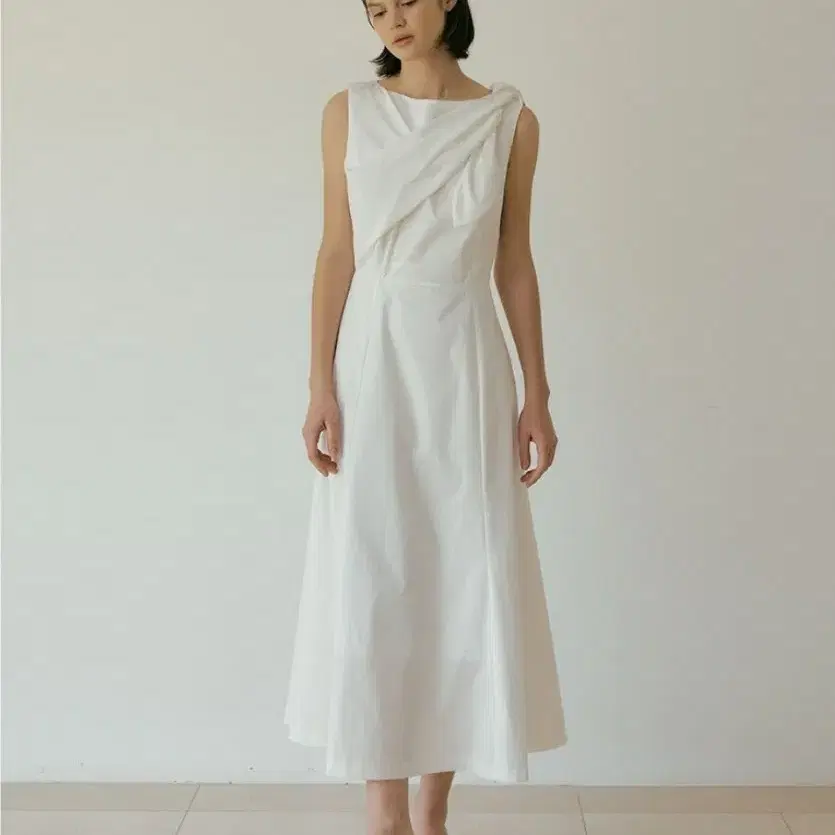 루시르주 Osborn Ribbon tied Sleeveless 원피스