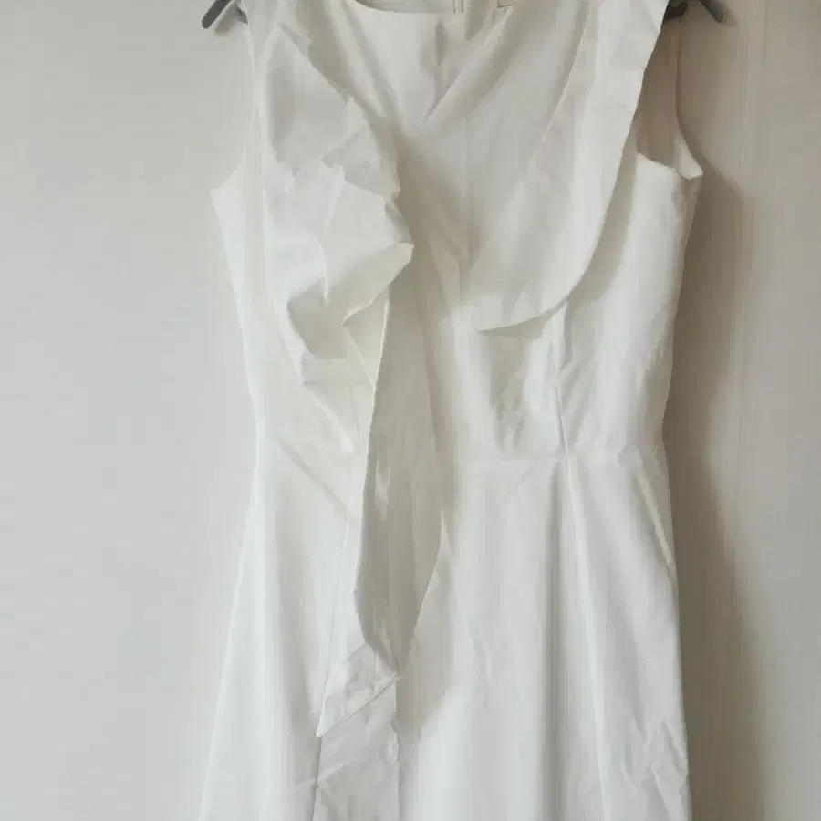 루시르주 Osborn Ribbon tied Sleeveless 원피스