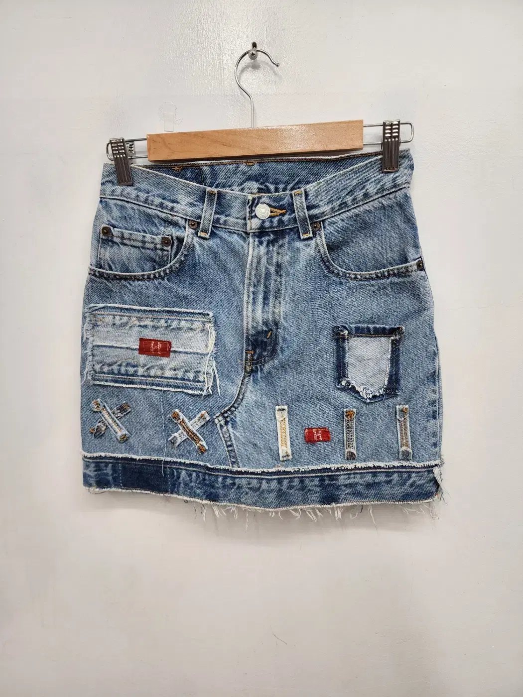 Levi's denim skirt (26 inches)