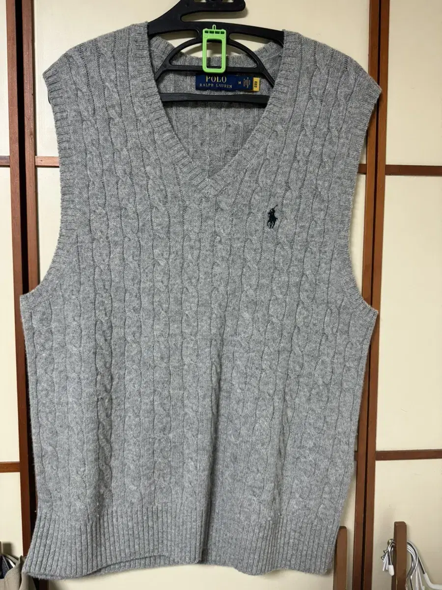 [M, 100] Polo V-neck knit