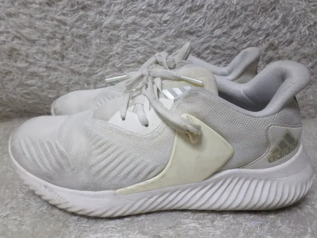 LEW LUCKY 270 Adidas Alpha Bounce Sneakers Used Shoes