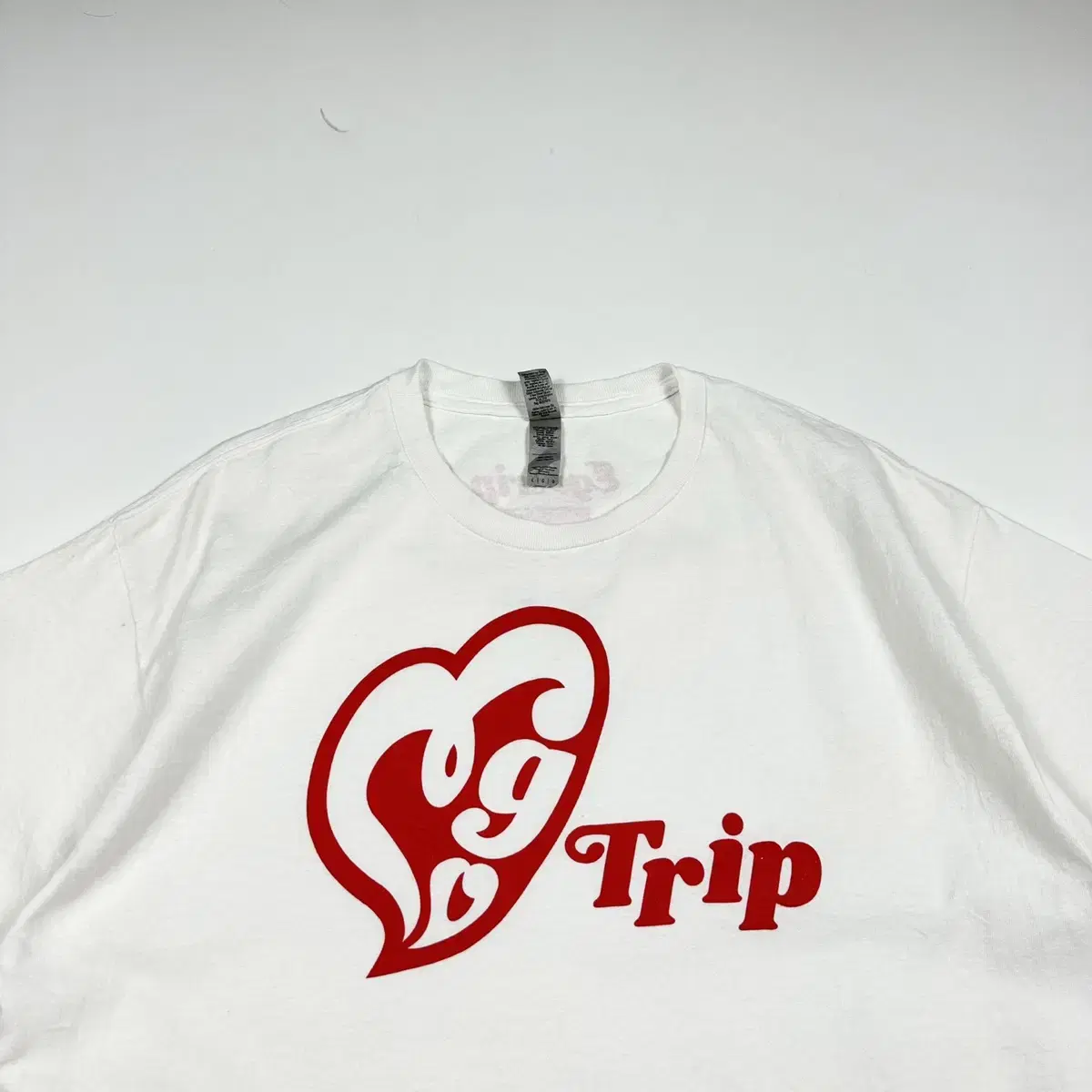 Gildan Vintage Heart White Short Sleeve T-Shirt (L)