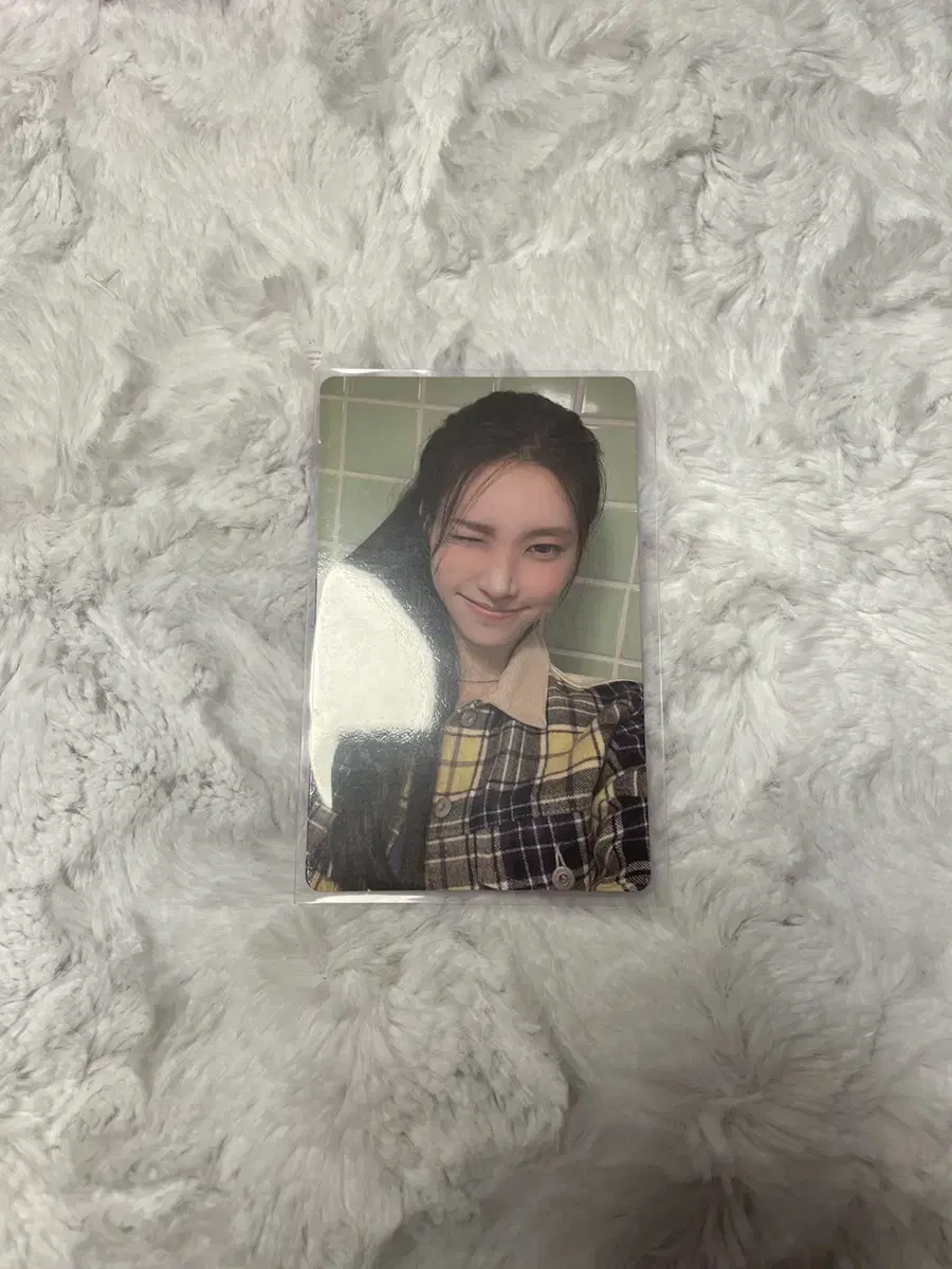 Eyelet SuperRealMe weverse pre-order benefit yoona photocard WTS