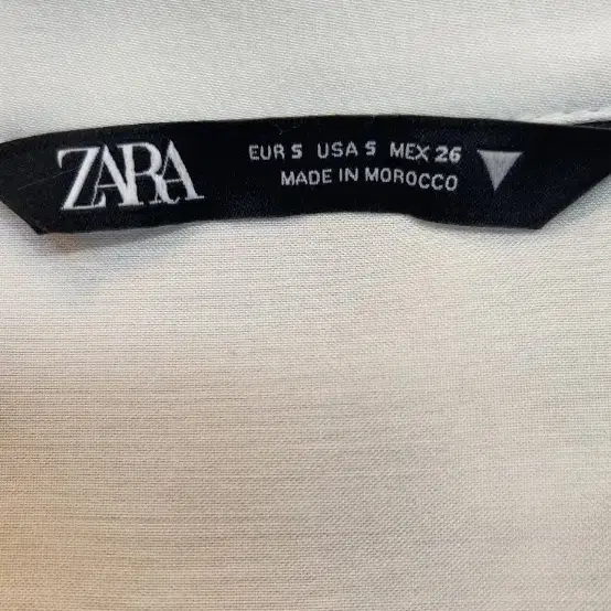 ZARA 랩스타일 블라우스