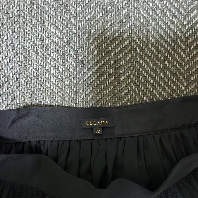 ESCADA 명품 플레어 셔링 스커트