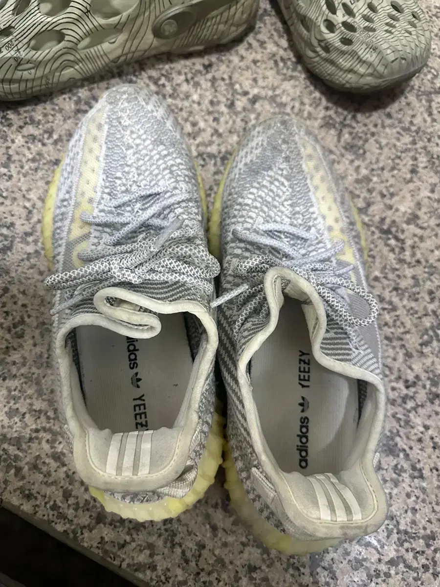 아디다스 이지 부스트 350 V2 스태틱 - 논리플렉티브 285사이즈 팜 | 브랜드 중고거래 플랫폼, 번개장터