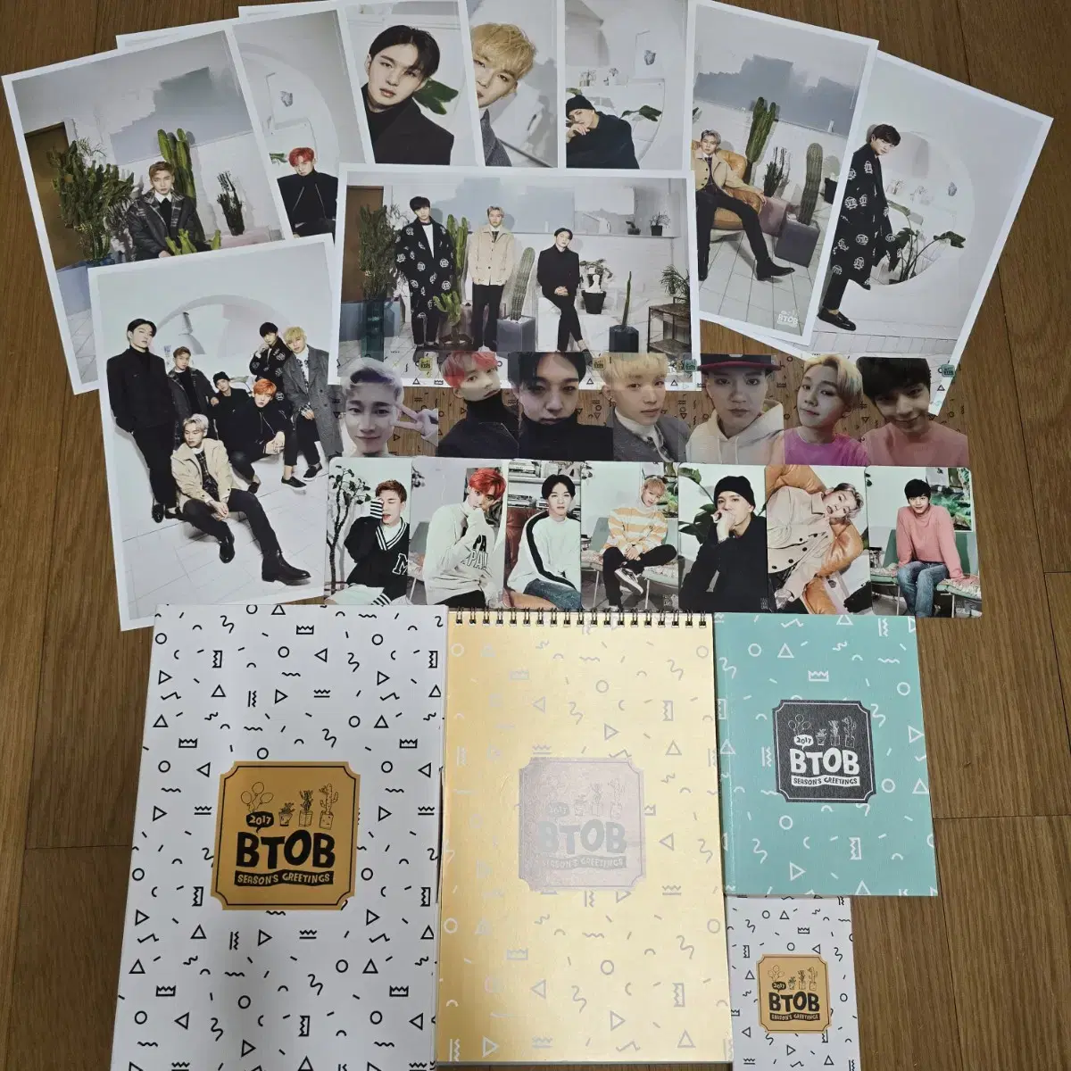 BTOB 2017 season's greetings (including the rare photocard )