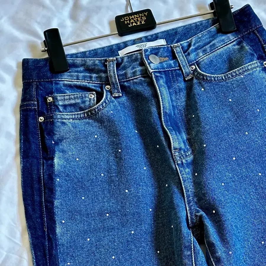 쟈니헤잇재즈 JEWELED SLIM FIT JEAN