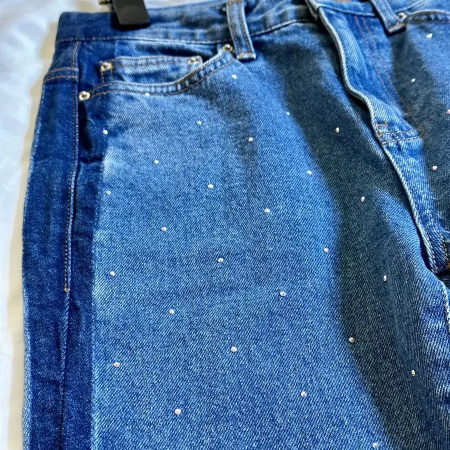 쟈니헤잇재즈 JEWELED SLIM FIT JEAN