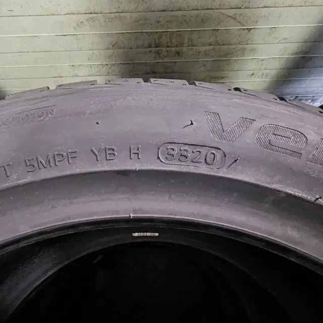 215/45R16 벤투스 V12 EVO2  이월타이어