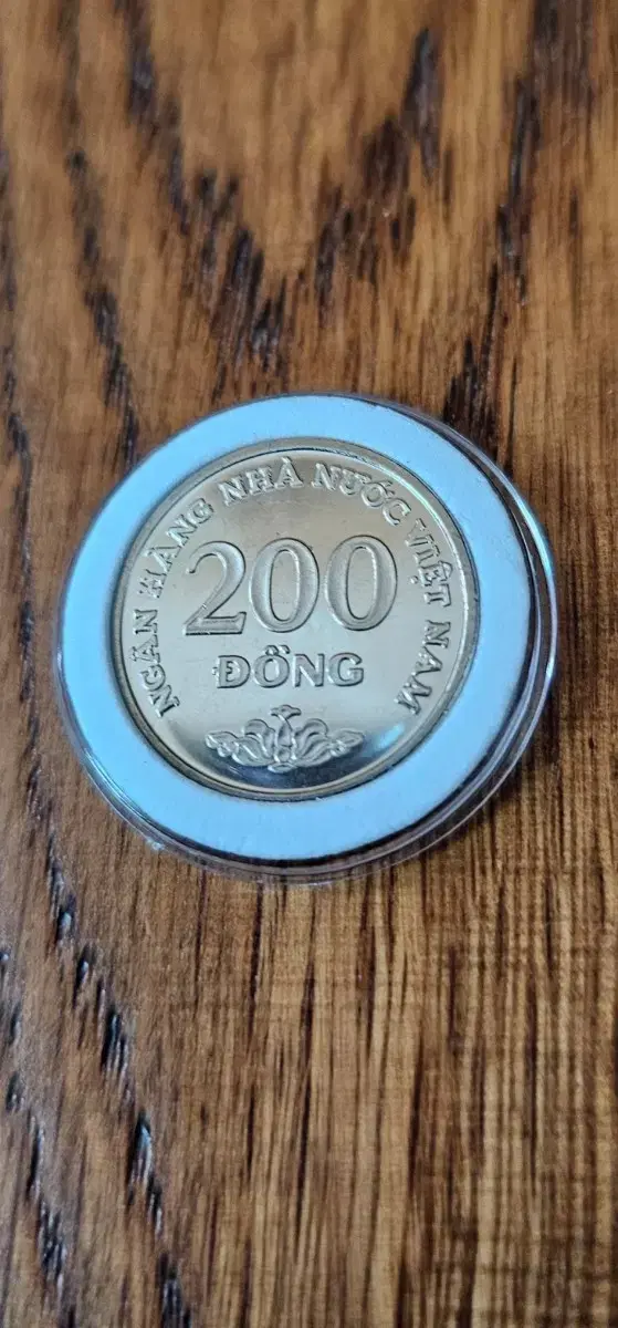 Vietnam 200 dong (2003) Unused coins.