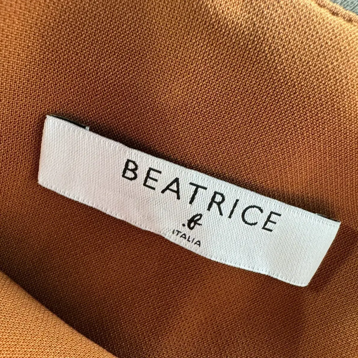 BEATRICE 베아트리체 스티치 페이크레더 스커트