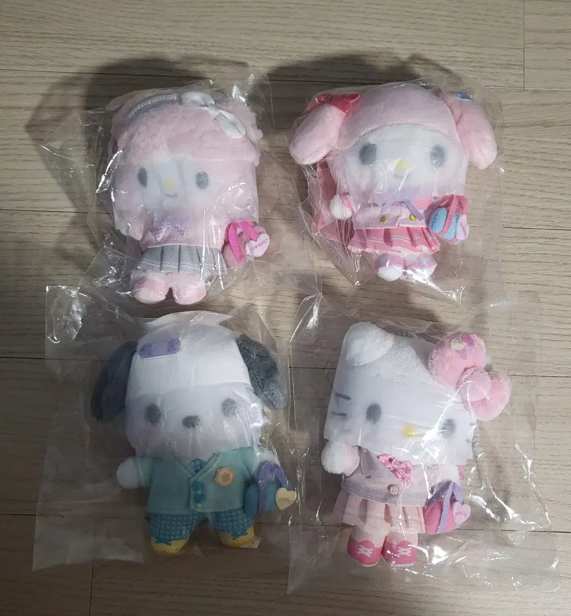 General Delivery)Sanrio School Look Set of 4 (unsealed)