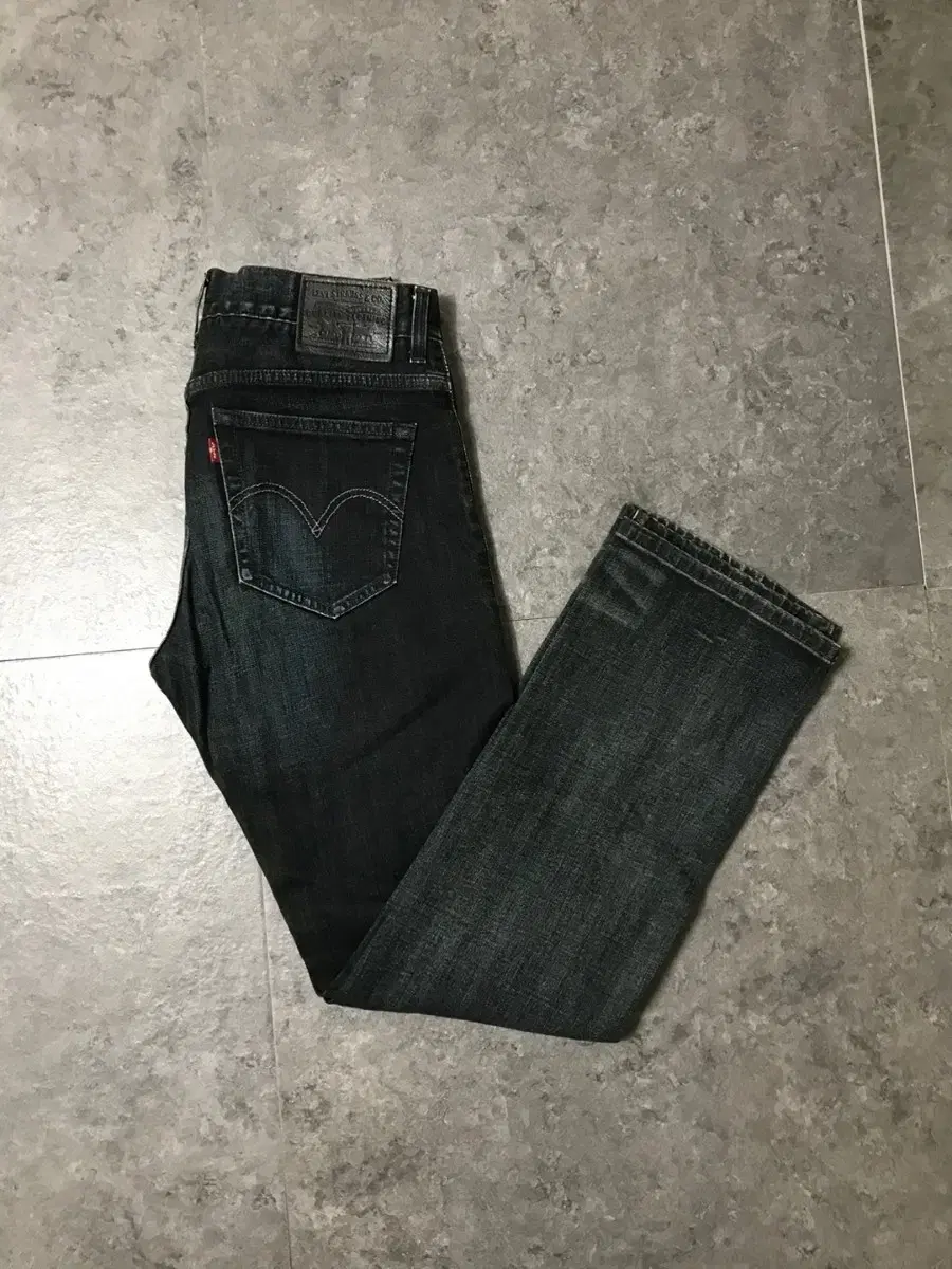 Vintage9 Levi's Straight Fit Jeans