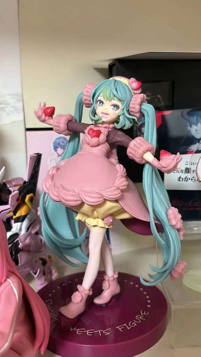 Hatsune Miku Sweet Tea Time Figures