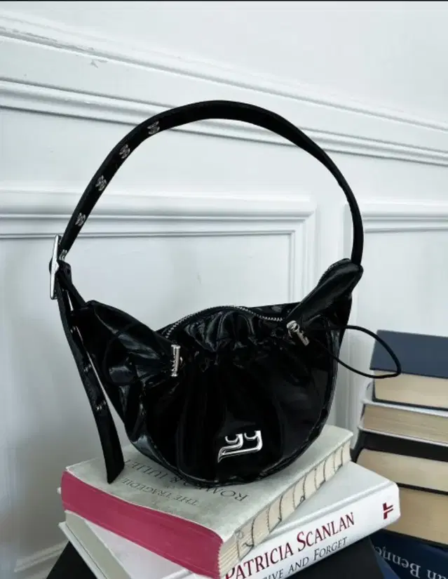 이에이에 Sasha Mini bag /JET BLACK