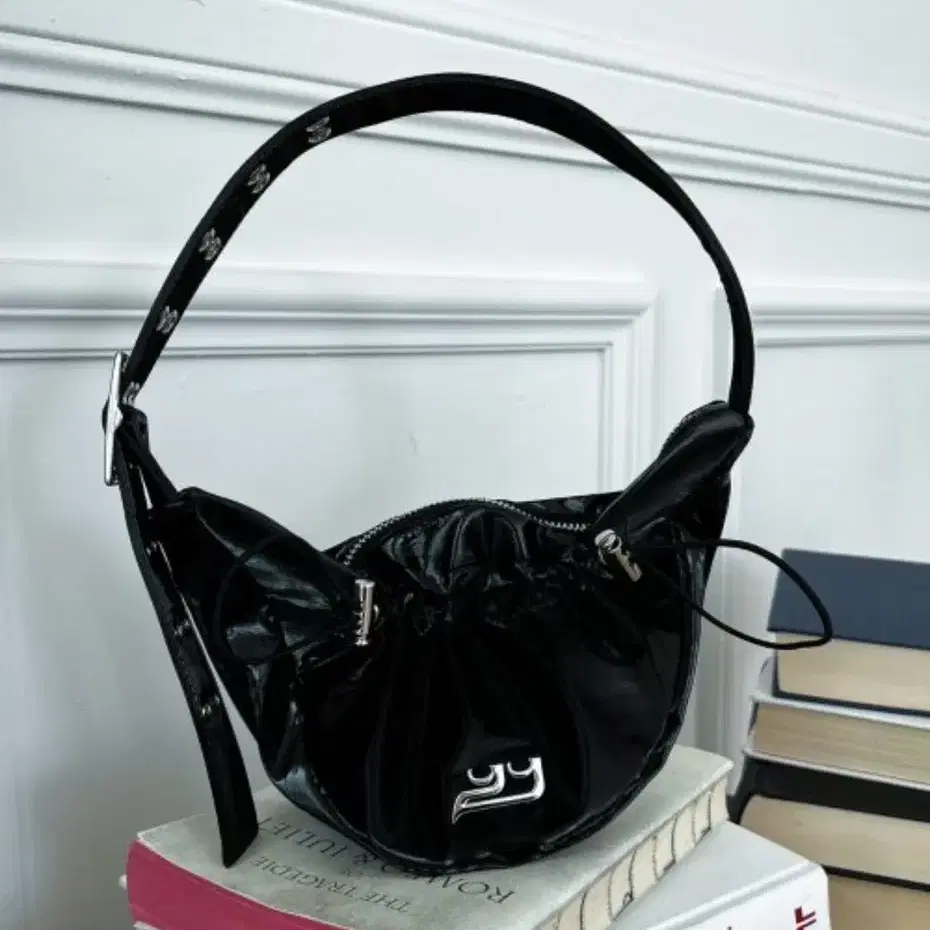 이에이에 Sasha Mini bag /JET BLACK