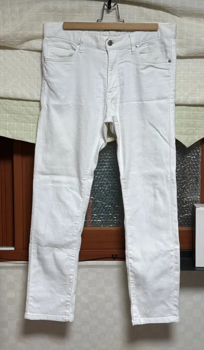 Uniqlo White Denim 32