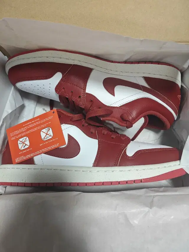 Jordan 1 Low SE Dune Red White