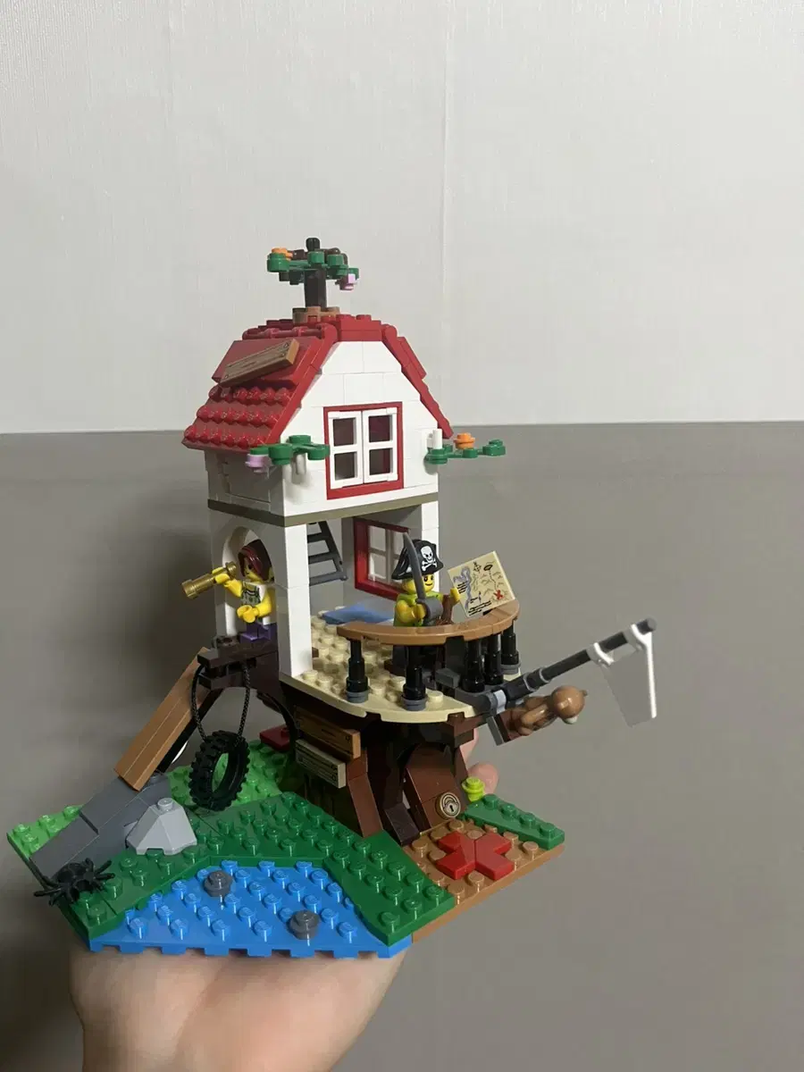 I have LEGO 31078 Treehouse and Treasure Chest for sale.