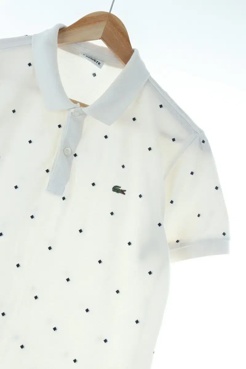 (L) Lacoste Short-sleeved kara T-shirt with white polka dot pattern Américage-D2C6