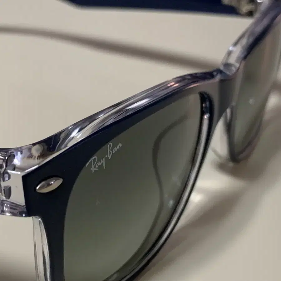 레이밴 김고은 국내재고x Ray-Ban Rb2132f New Wayfar