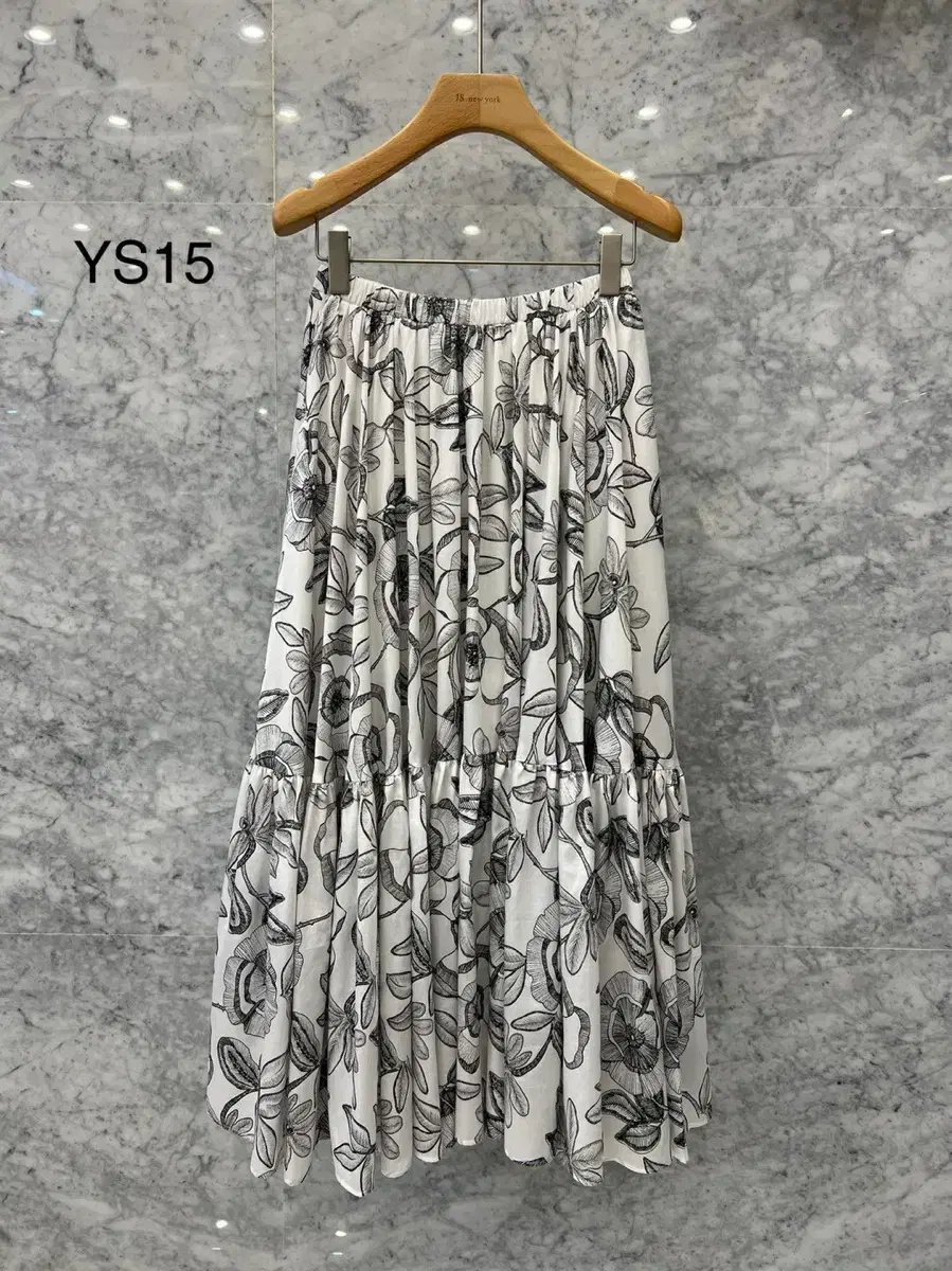 JS New York Style Sale (Same Day Shipping)Sold Out Flower Banding Long Skirt