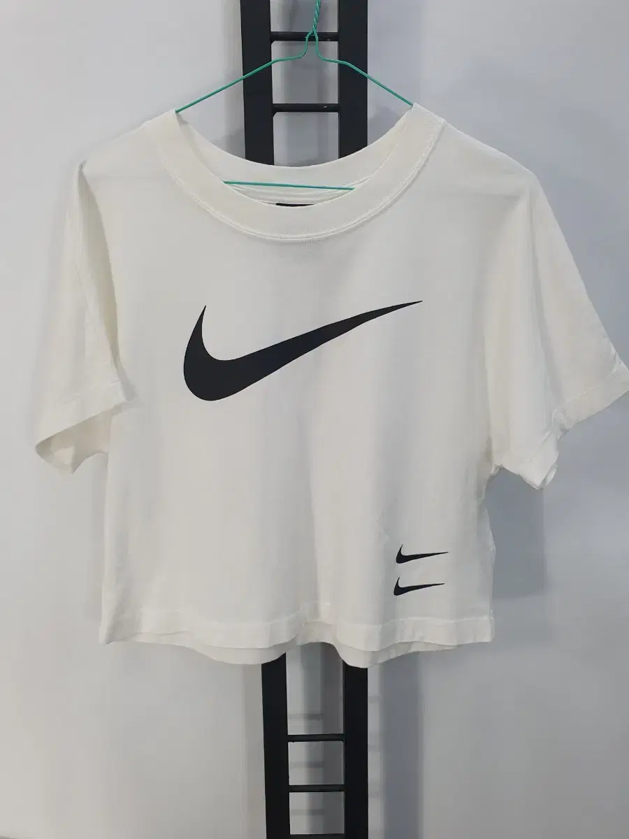 Nike Vahn Tee Double Big Swoosh Crop Tee White WomenL