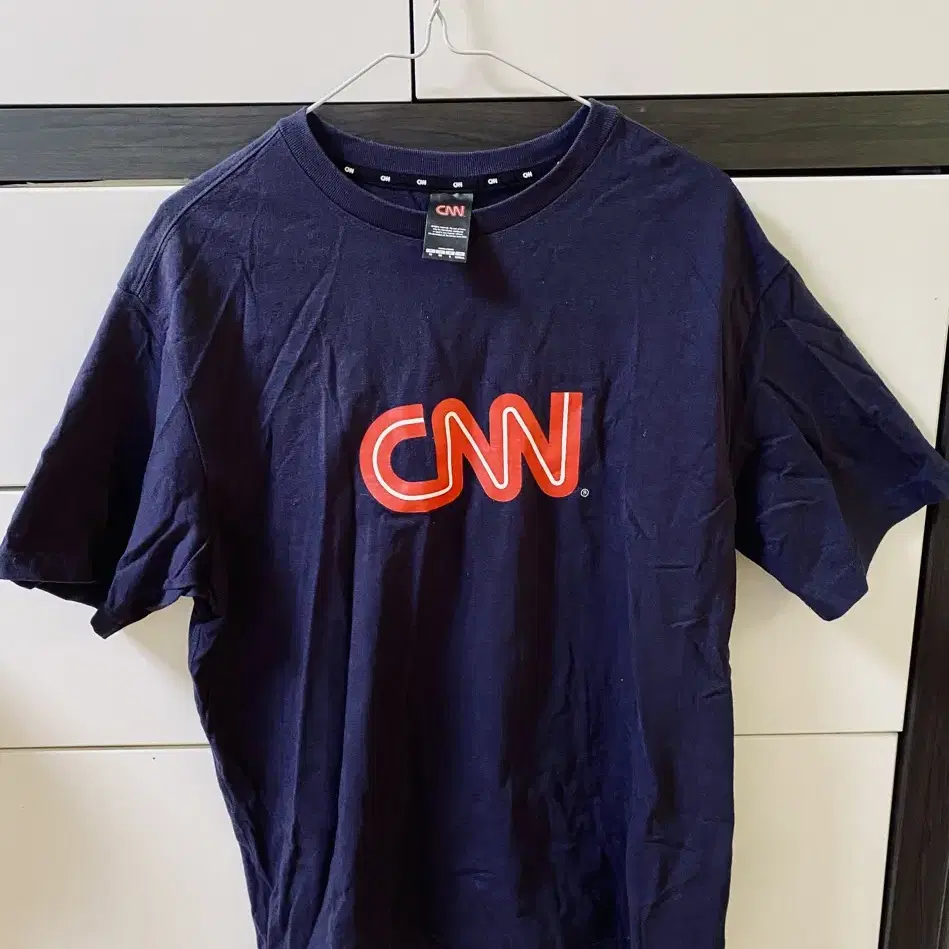 CNN 어패럴 로고 반팔티