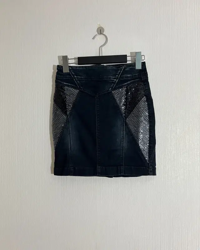 Beads point denim mini skirt