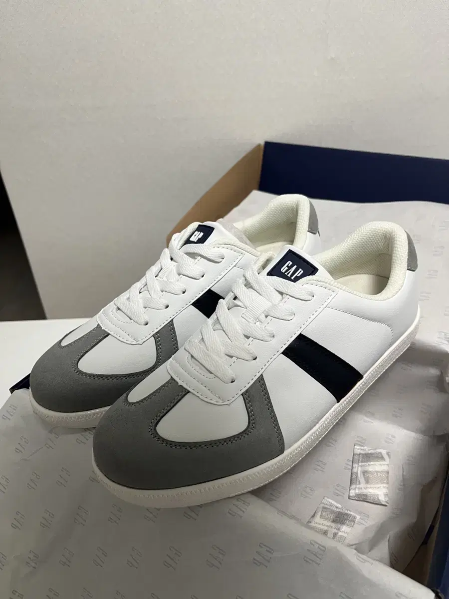 GAP Shoes 255 260 New