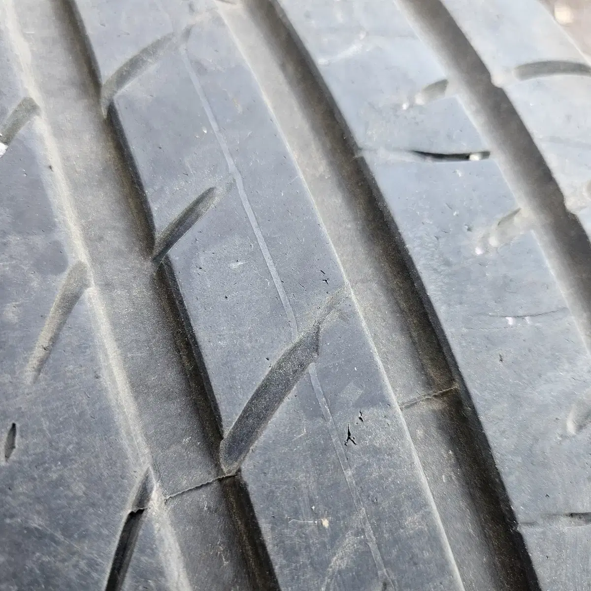 금호 중고 255/45R20 & 2554520 타이어 2개 팝니다.