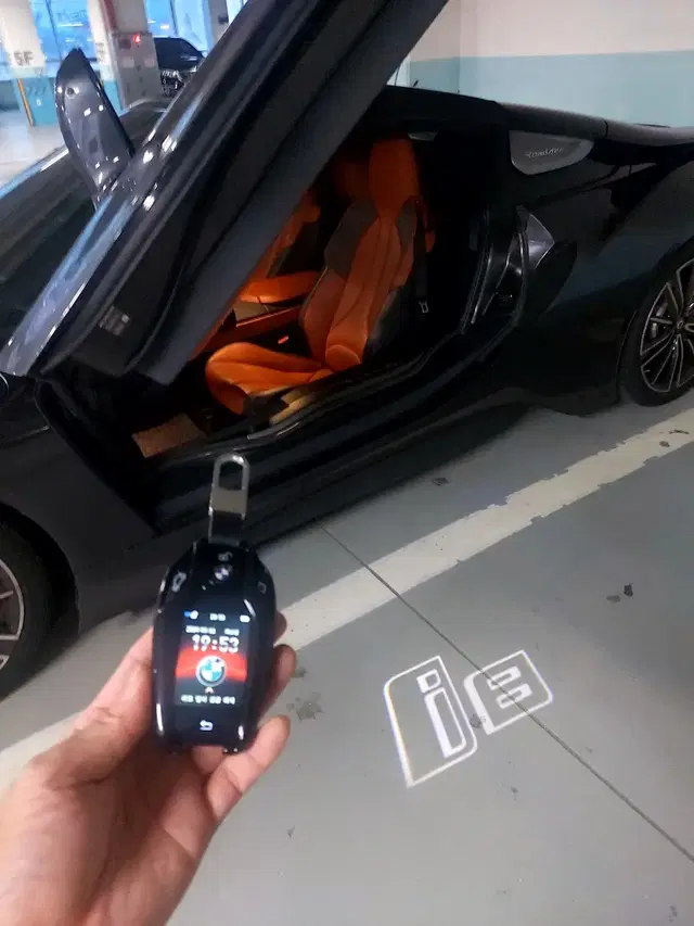 BMW 전기차 i8 슈퍼카 라인 버튼형 스마트키를 최신형 디지털키 개조